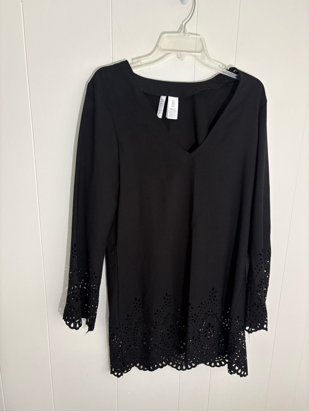 Kenneth Cole Reaction Black V-Neck Tunic Top